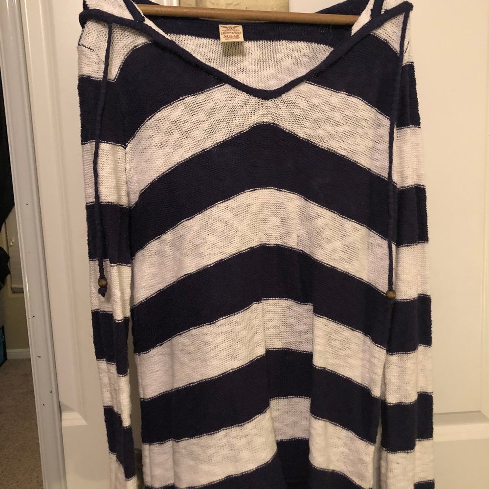 hooded pullover
